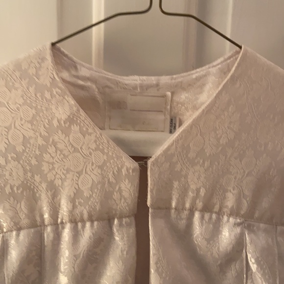 White Ceremonial Robe - Picture 2 of 5